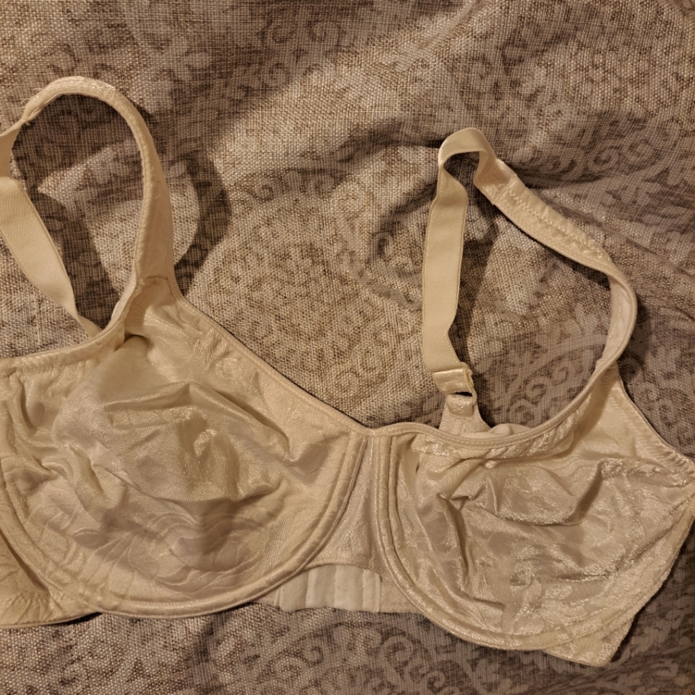 Underwired bra.